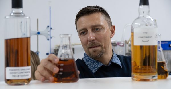 Vědci zahajují první studii whisky zrající v Antarktidě 65 Vědci zahajují první studii whisky zrající v Antarktidě